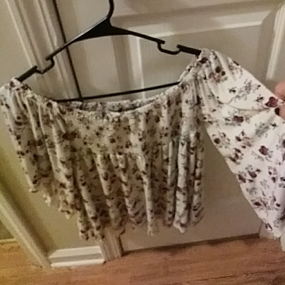 Off the shoulder flowing shirt with a flower desig